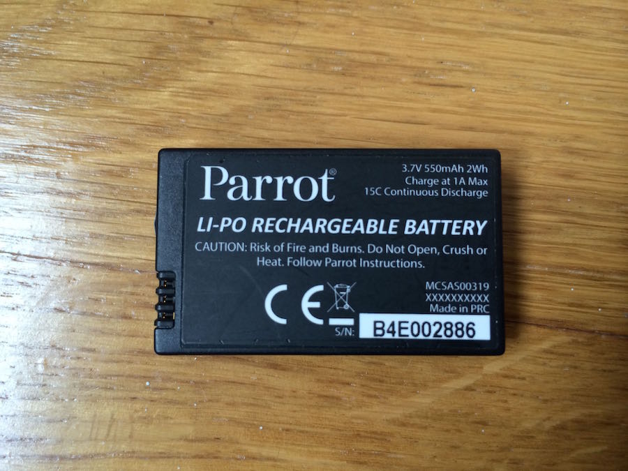 parrot-minidrone-rolling-spider-la-batterie
